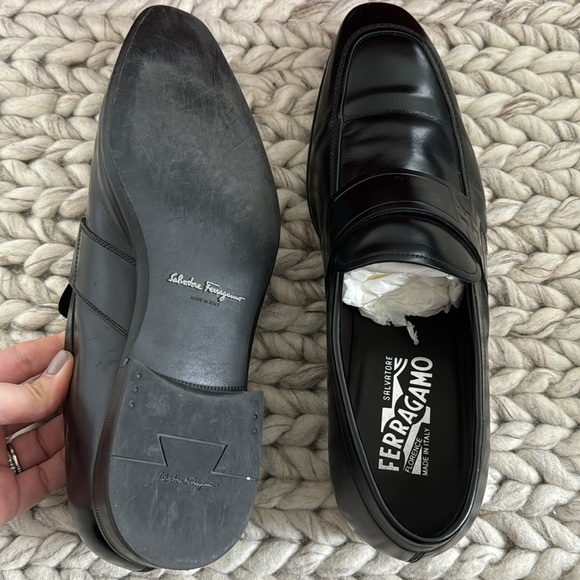 Salvatore Ferragamo men’s black loafer size 9 - Picture 3 of 5